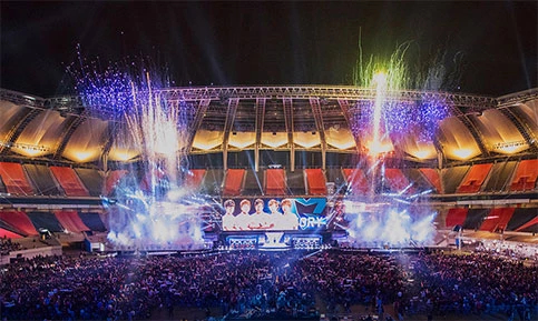 S15英雄联盟总决赛四分之一决赛赛程：经典中韩对决提前上演。